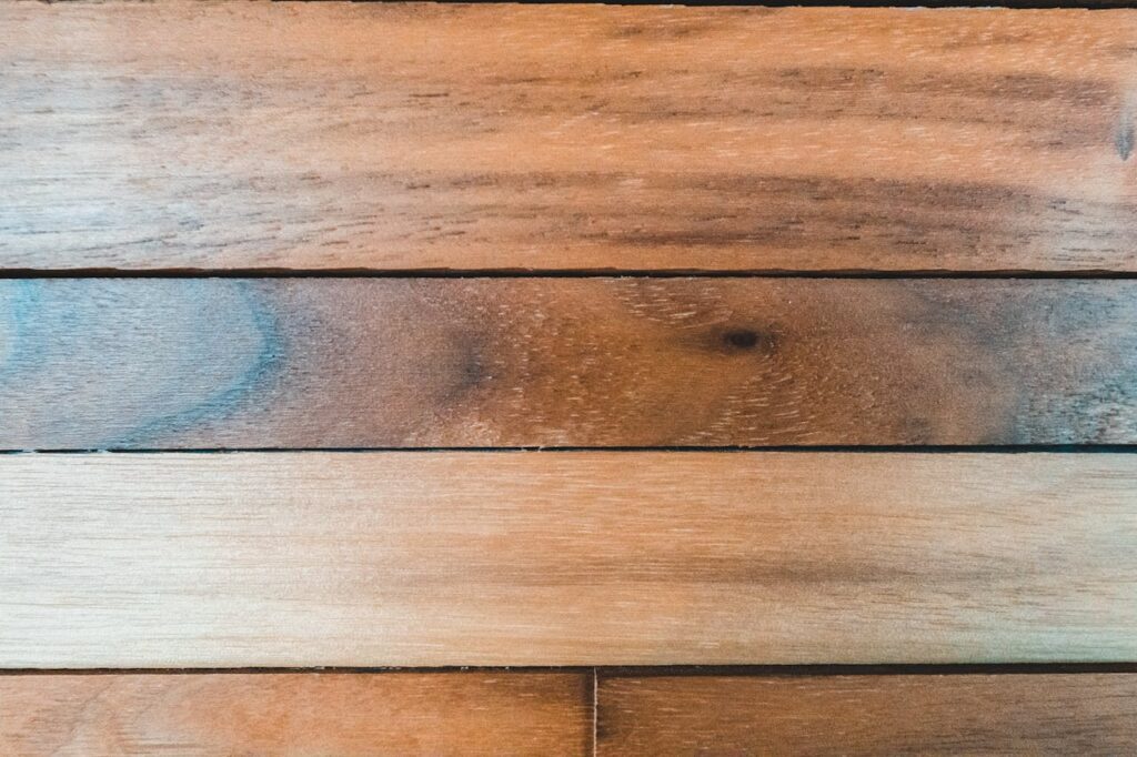 De warme uitstraling van walnoot hout in huis